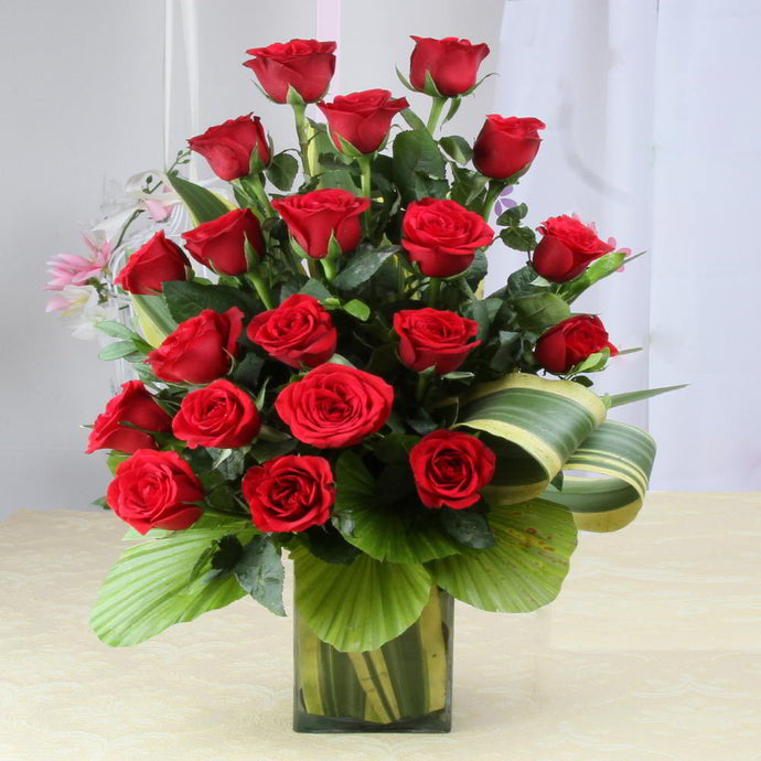 Surprise your loved ones with these Awesome Roses via Same Day Flowers Delivery Online from Flowersacrossindia.com