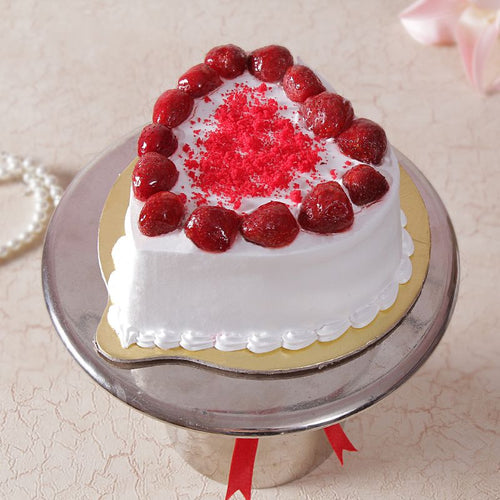 Heart Shape Fresh Strawberry Creamy Cake
