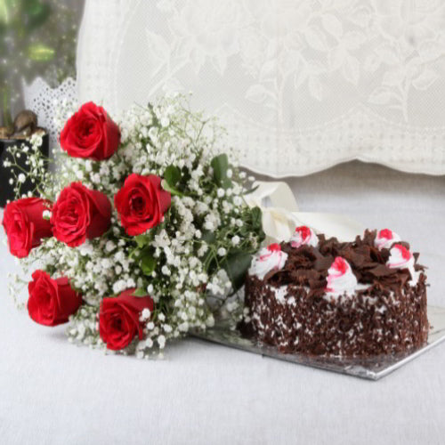 Six Red Roses with Half Kg Black Forest Cake