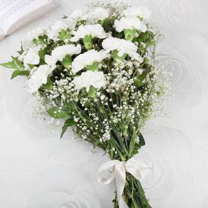 Enticing Bunch of White Color Carnations