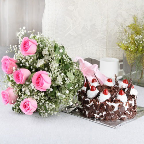 Half Kg Black Forest Cake with Pink Roses Combo