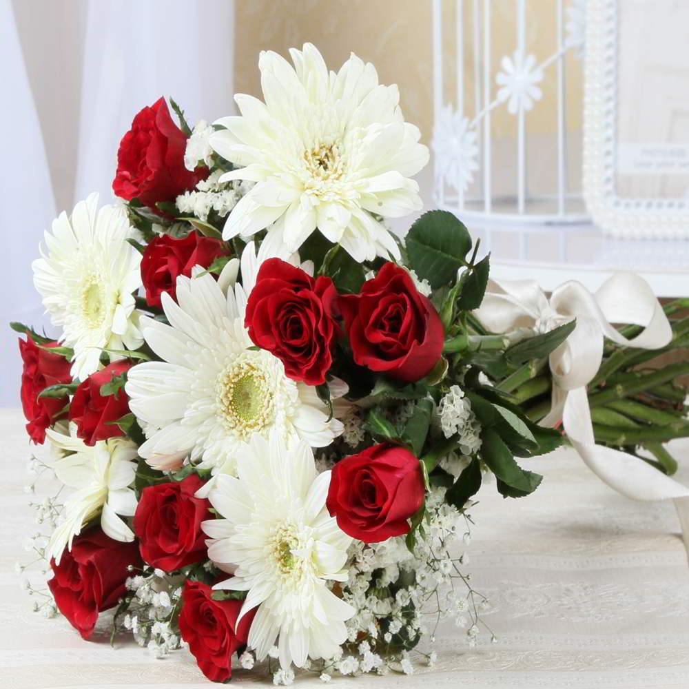 Fifteen Red and White Flowers Bouquet