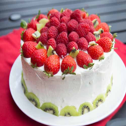 Strawberry Fruit Vanilla Round Shape Cake