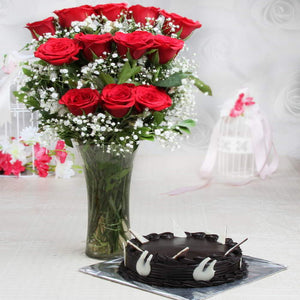 Half Kg Chocolate Cake with Red Roses in a Glass Vase