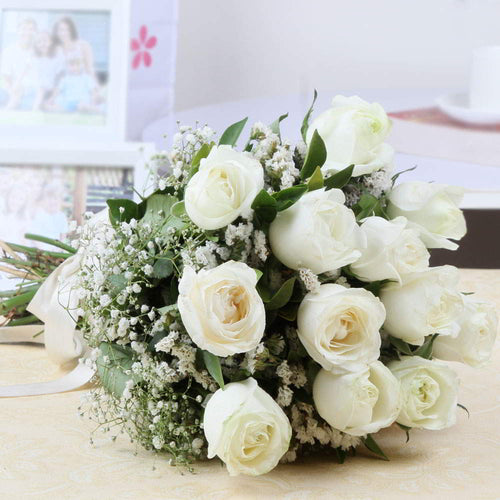 Bunch of White Roses with Fillers for Express Delivery